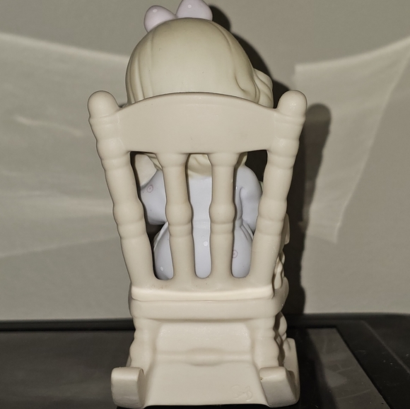 PRECIOUS MOMENTS Love Never Leaves A Mother's Arms #523941 - Picture 4 of 5